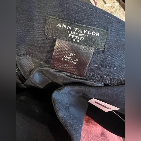 E1.20 Ann Taylor Petite Black Skirt 2P - Picture 4 of 5